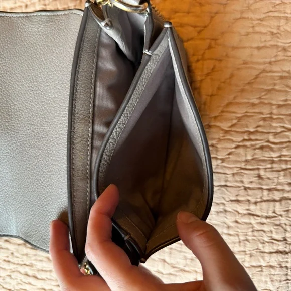 Tory Burch Heron Grey Leather Chelsea Shoulder Bag w Gold Hardware & Chain - Picture 5 of 10